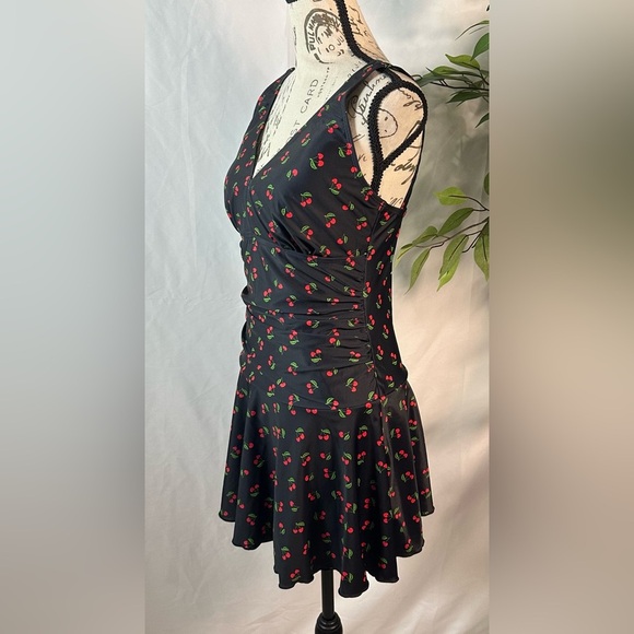 🍒Chic Black and Red One Piece Swimsuit for Stylish Swimming 🌴☀️ - Picture 10 of 14